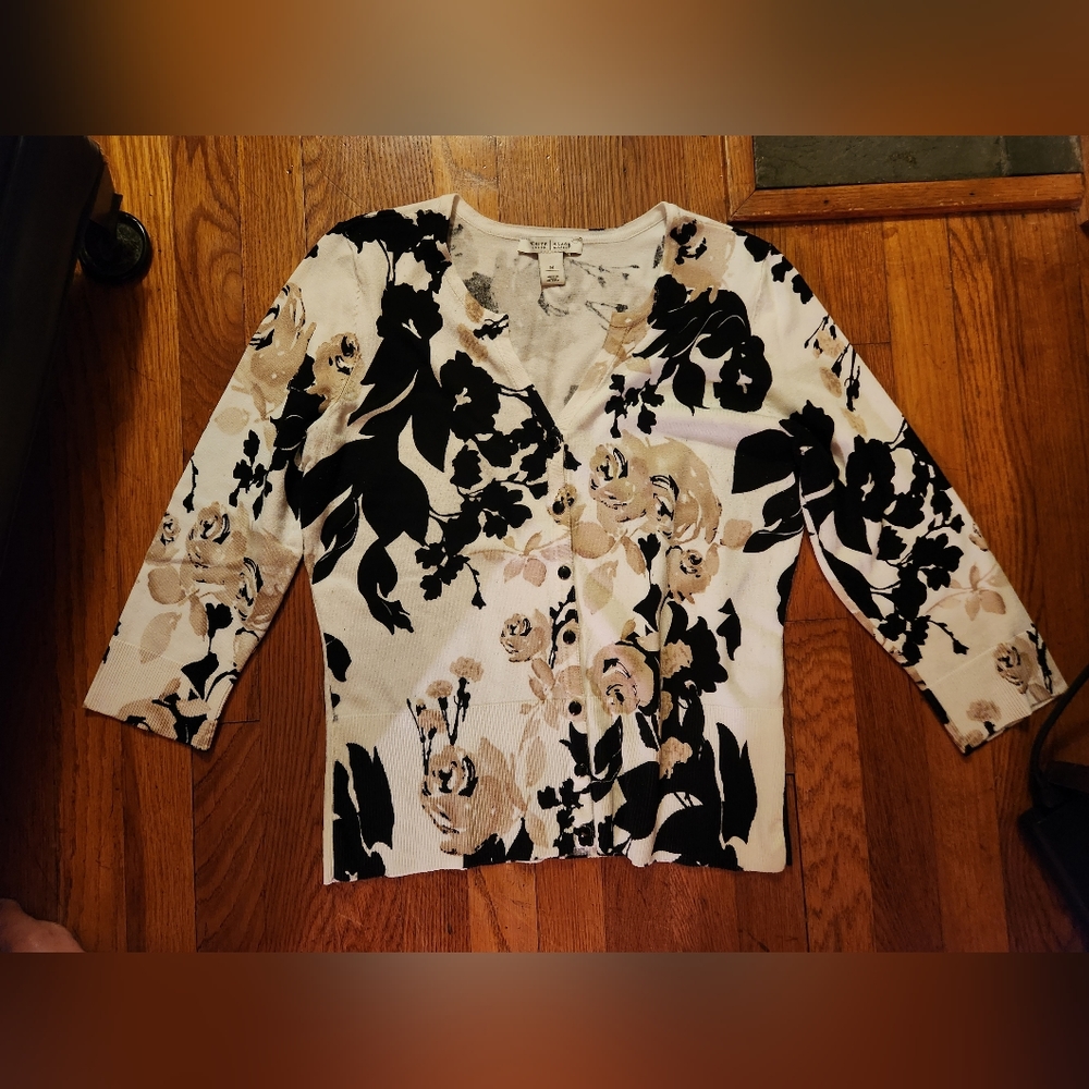 WHBM floral snap front v-neck cardigan